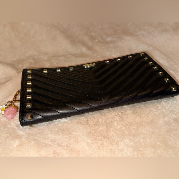Victoria’s Secret Black Studded V-Quilt Women Wallet Magnetic Clasp Zipper Pouch - Picture 6 of 16